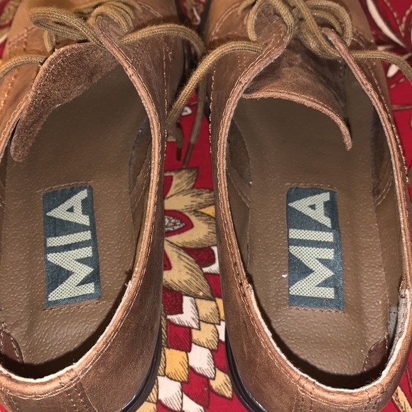 MIA Women’s Brown Leather Oxfords Size 6M.  In like new condition - no defects. - Picture 6 of 7